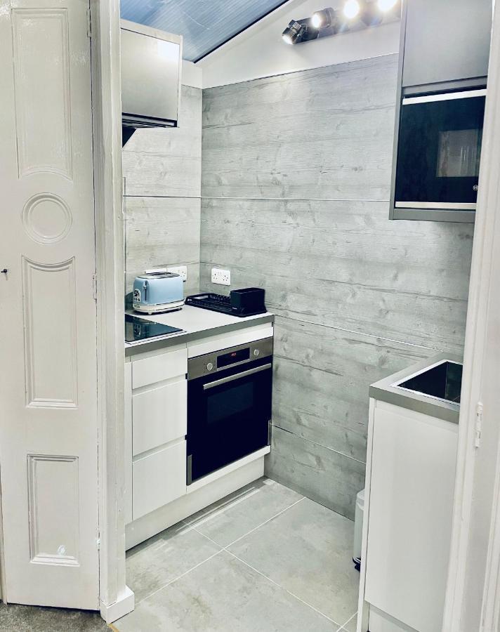 Deluxe Studios With Spa Included 朴次茅斯 外观 照片