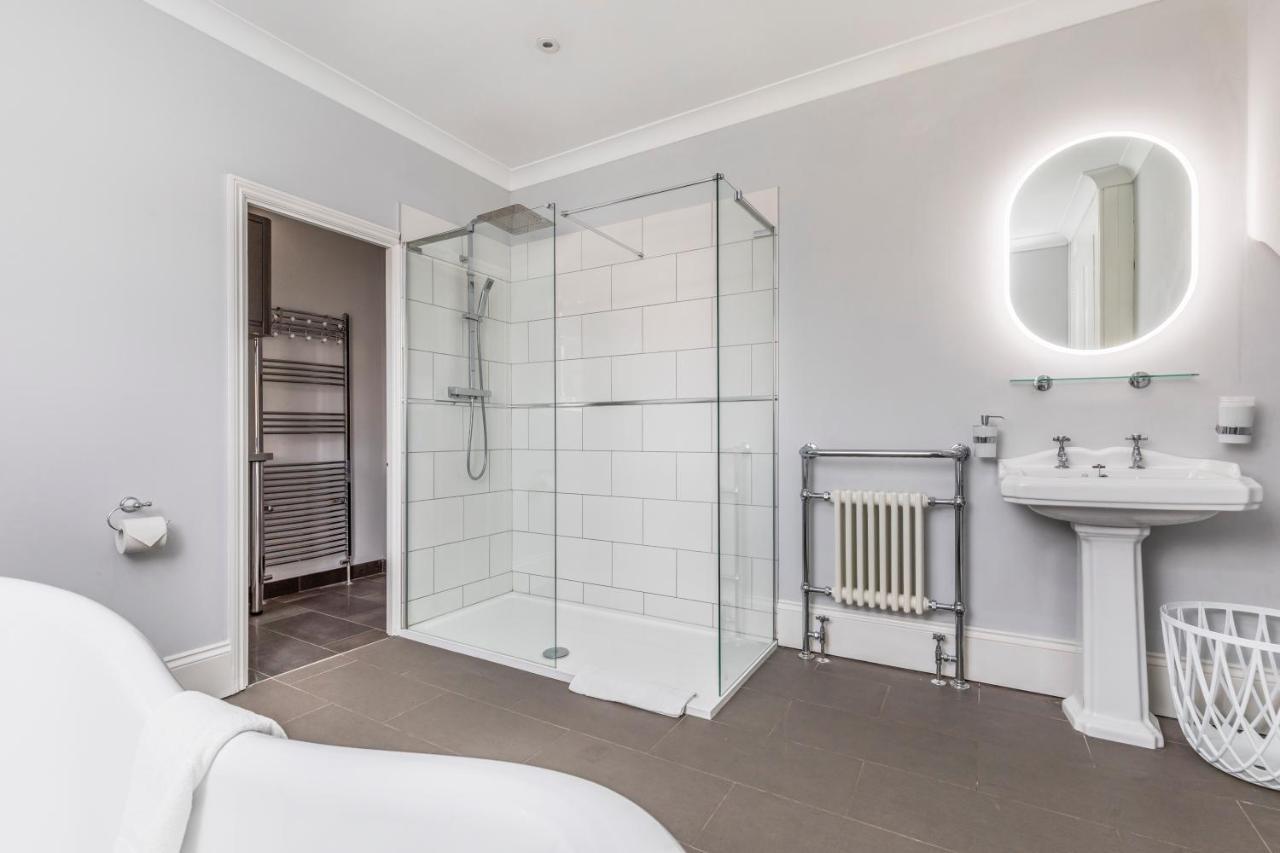 Deluxe Studios With Spa Included 朴次茅斯 外观 照片
