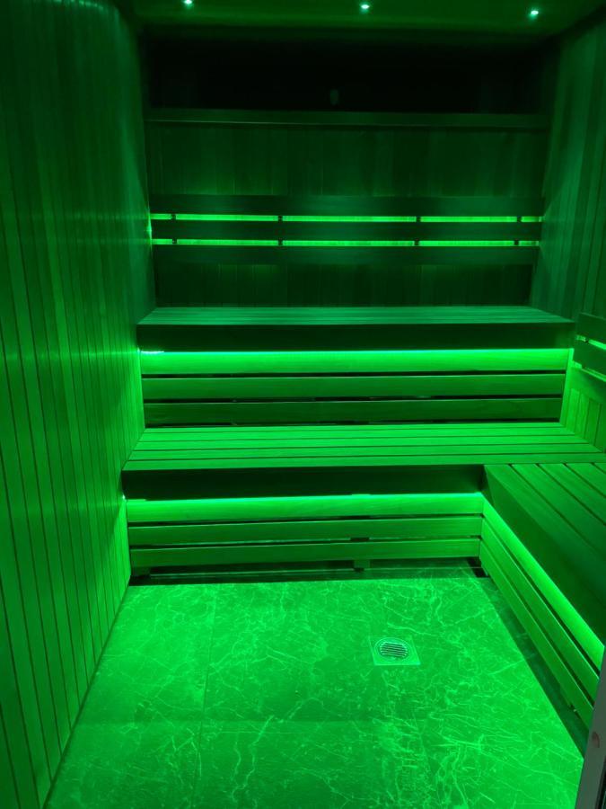Deluxe Studios With Spa Included 朴次茅斯 外观 照片