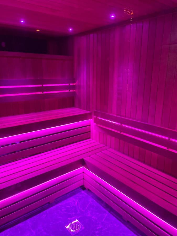 Deluxe Studios With Spa Included 朴次茅斯 外观 照片