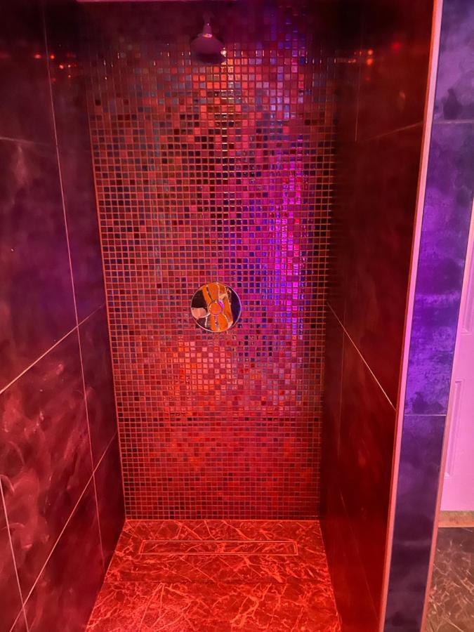 Deluxe Studios With Spa Included 朴次茅斯 外观 照片