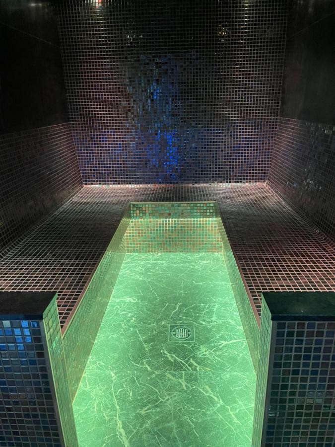Deluxe Studios With Spa Included 朴次茅斯 外观 照片